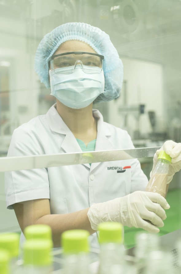 Phuong Nguyen in a lab