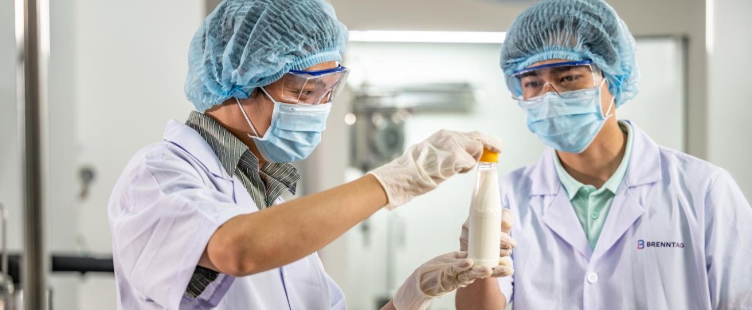 Brenntag experts discussing the formulation, Ho Chi Minh, Vietnam 