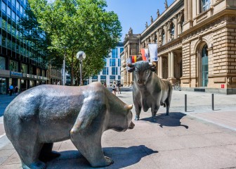 Germany, Hesse, Frankfurt am Main, Börsenviertel, Börsenplatz at the Frankfurt Stock Exchange, the bull & bear statues symbolize the falling and rising of the stock market.