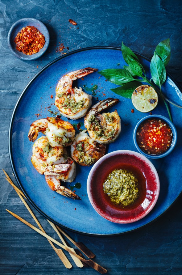 Shrimp satay with pesto and chili sauces