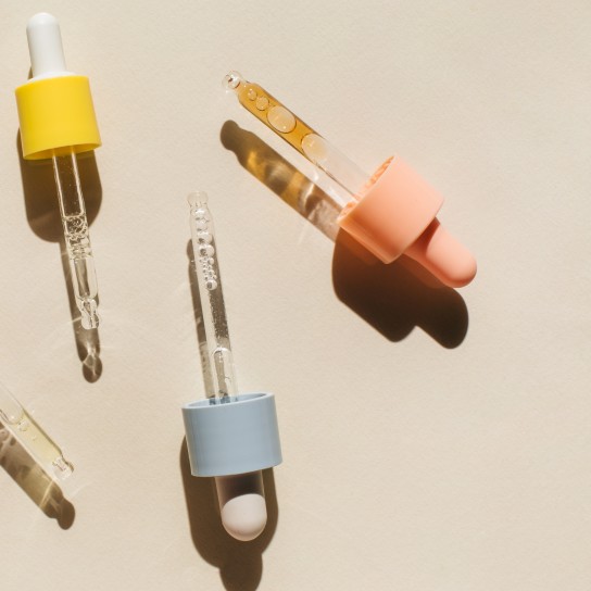 Pipettes with cosmetic liquids on beige background. Beauty product with peptides, ceramides, hyaluronic gel, polyglutamic acid, essential oil, CBD, retinol, collagen. Multitasking beauty. Flat lay, top view.
GettyImages-1390151424.jpg