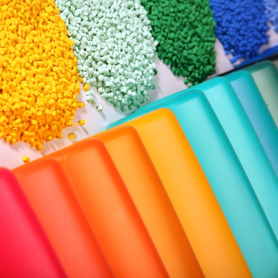 Plastics colored objects