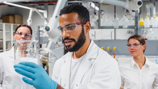Scientist working in the laboratory